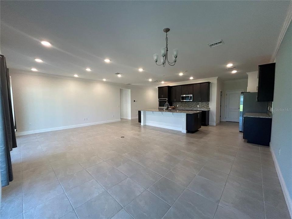 For Rent: $2,350 (3 beds, 2 baths, 2244 Square Feet)