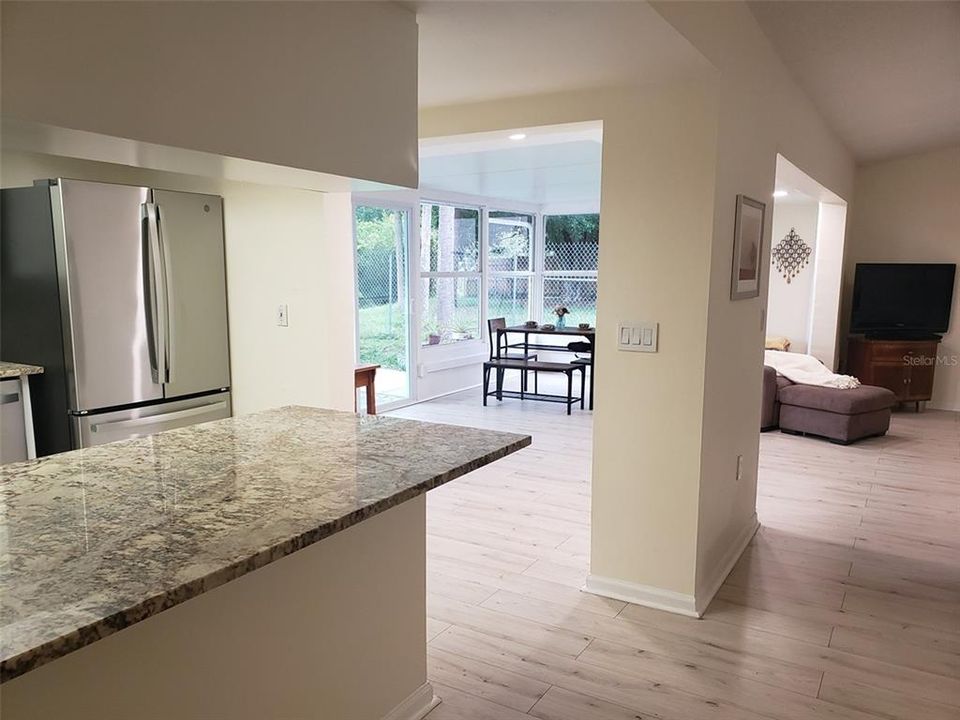 На продажу: $499,990 (4 спален, 2 ванн, 1985 Квадратных фут)