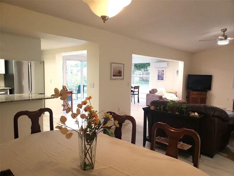 На продажу: $499,990 (4 спален, 2 ванн, 1985 Квадратных фут)