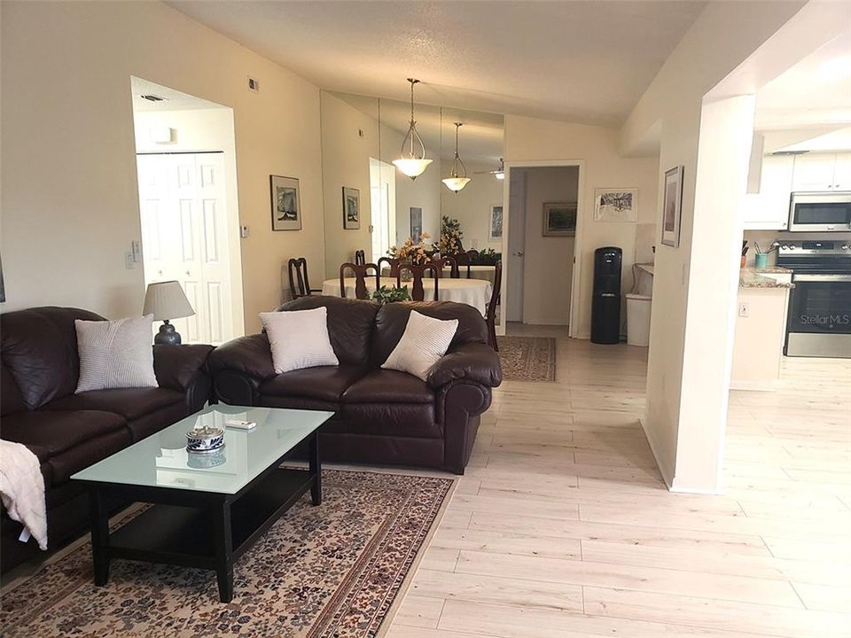 На продажу: $499,990 (4 спален, 2 ванн, 1985 Квадратных фут)