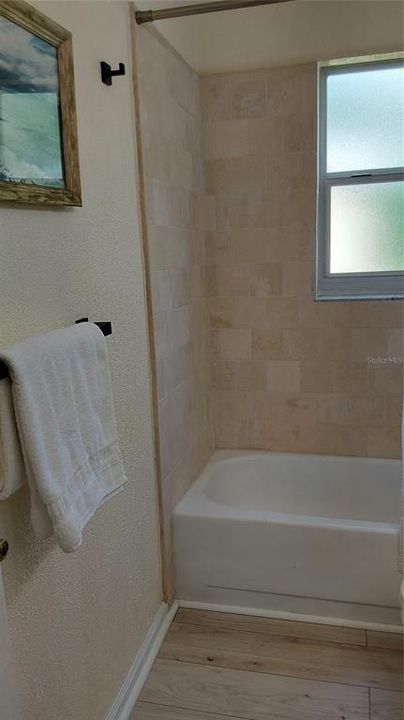 На продажу: $499,990 (4 спален, 2 ванн, 1985 Квадратных фут)