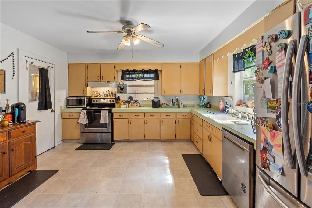 En Venta: $230,000 (3 camas, 2 baños, 1562 Pies cuadrados)