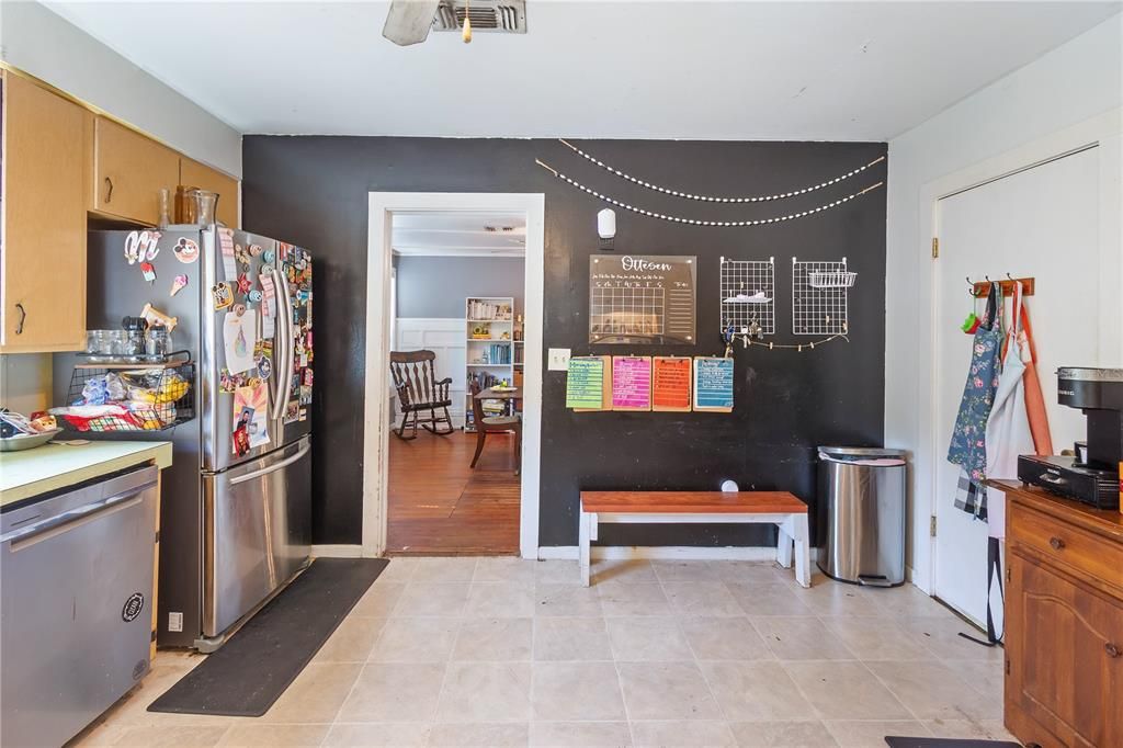 En Venta: $230,000 (3 camas, 2 baños, 1562 Pies cuadrados)