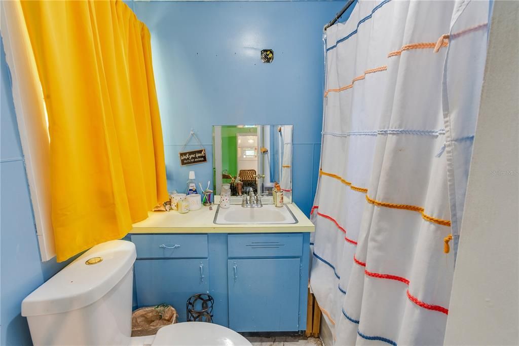 En Venta: $230,000 (3 camas, 2 baños, 1562 Pies cuadrados)
