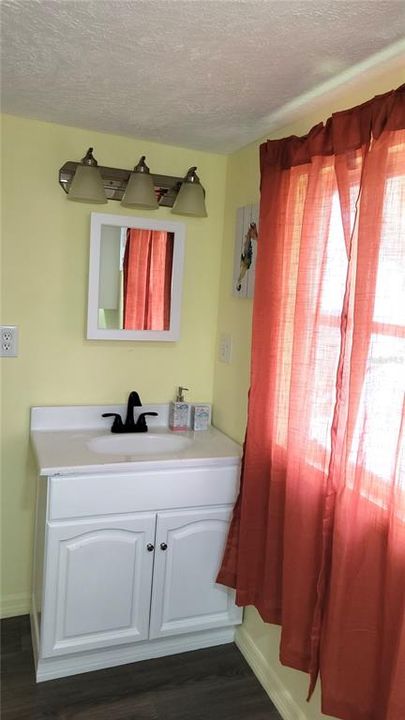 For Sale: $82,500 (1 beds, 1 baths, 559 Square Feet)