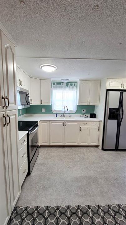 For Sale: $82,500 (1 beds, 1 baths, 559 Square Feet)