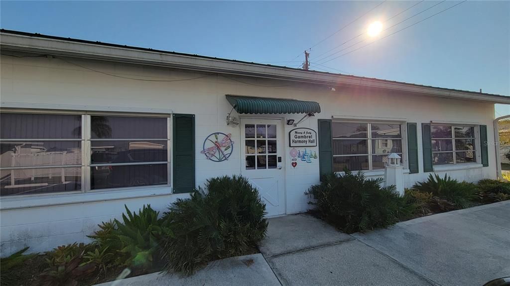 For Sale: $82,500 (1 beds, 1 baths, 559 Square Feet)