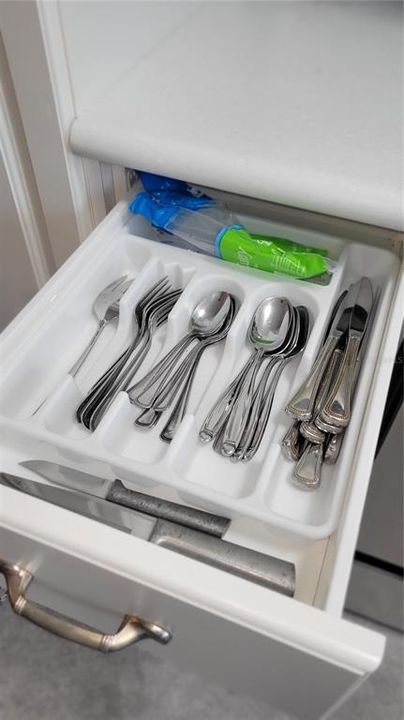 For Sale: $82,500 (1 beds, 1 baths, 559 Square Feet)