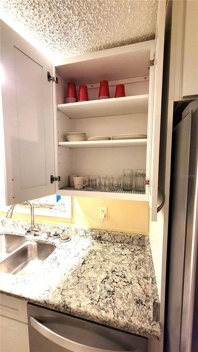 For Sale: $82,500 (1 beds, 1 baths, 559 Square Feet)