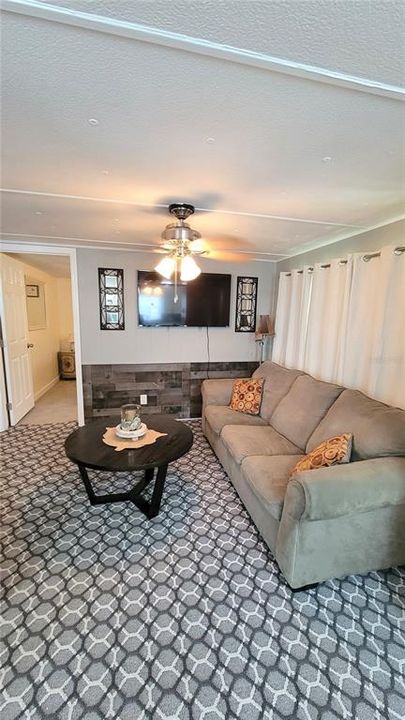 For Sale: $82,500 (1 beds, 1 baths, 559 Square Feet)