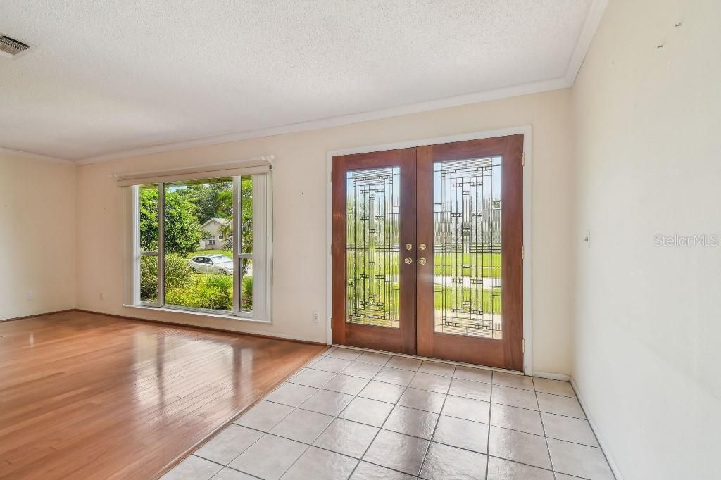 Под контрактом: $399,900 (3 спален, 2 ванн, 1906 Квадратных фут)