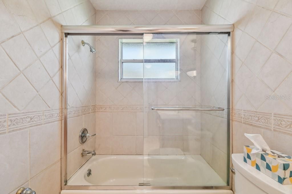 Под контрактом: $399,900 (3 спален, 2 ванн, 1906 Квадратных фут)