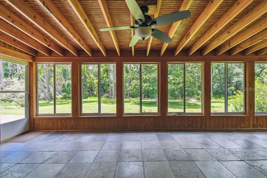 Под контрактом: $399,900 (3 спален, 2 ванн, 1906 Квадратных фут)