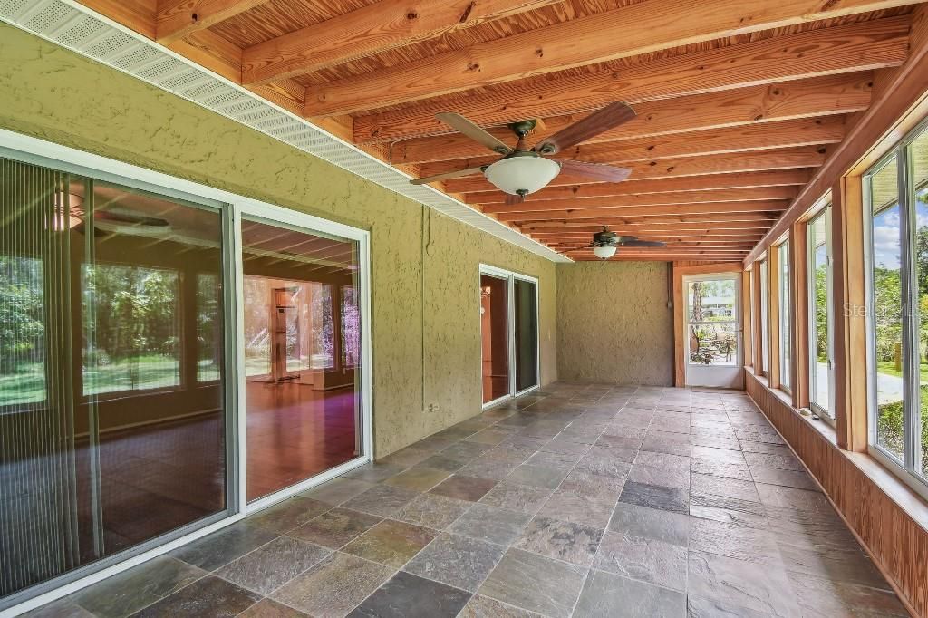 Под контрактом: $399,900 (3 спален, 2 ванн, 1906 Квадратных фут)