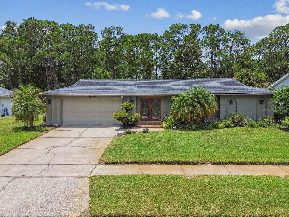 Под контрактом: $399,900 (3 спален, 2 ванн, 1906 Квадратных фут)