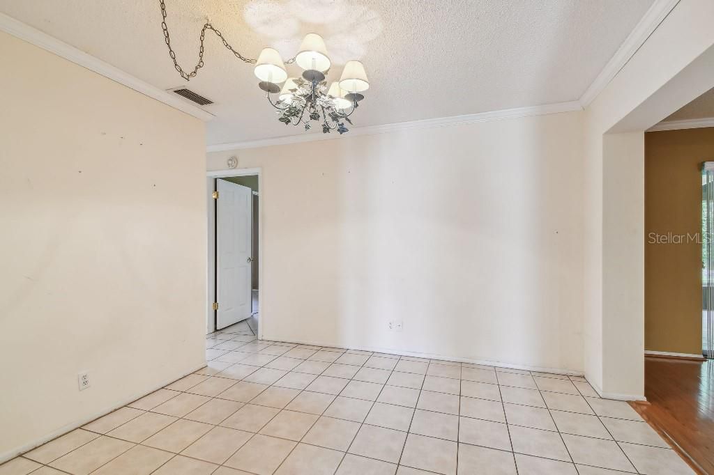 Под контрактом: $399,900 (3 спален, 2 ванн, 1906 Квадратных фут)