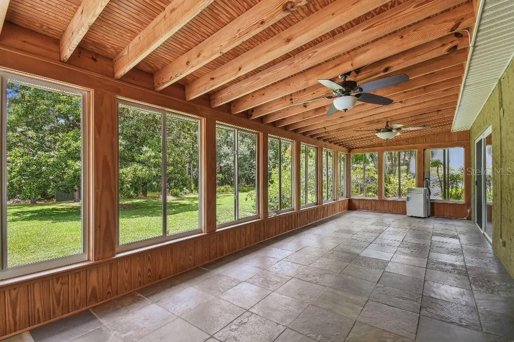 Под контрактом: $399,900 (3 спален, 2 ванн, 1906 Квадратных фут)