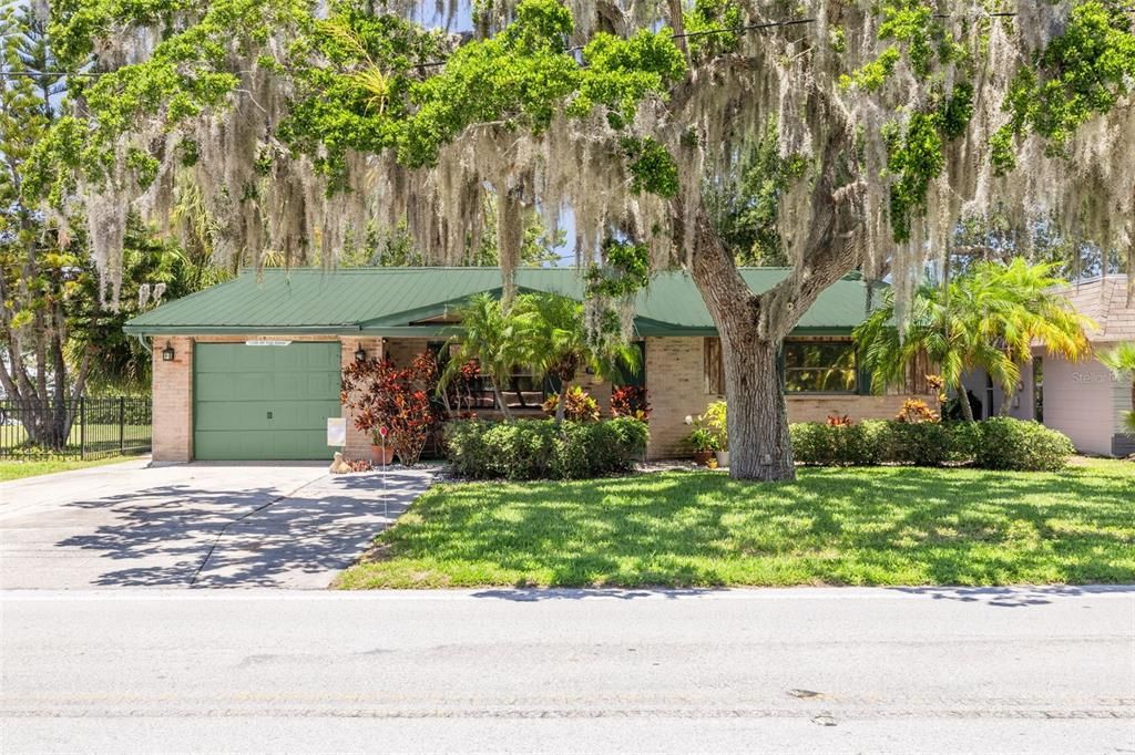 For Sale: $395,000 (2 beds, 2 baths, 1172 Square Feet)