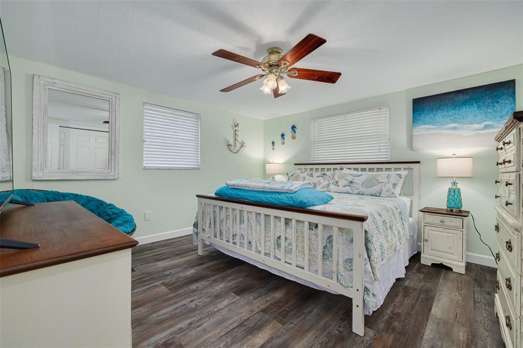 For Sale: $395,000 (2 beds, 2 baths, 1172 Square Feet)