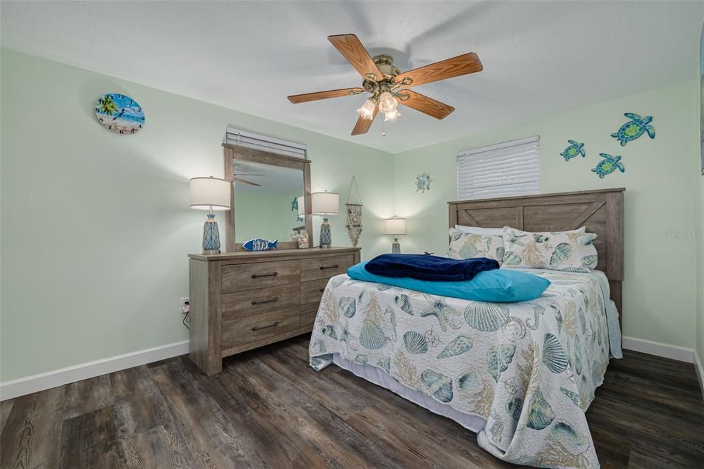 For Sale: $395,000 (2 beds, 2 baths, 1172 Square Feet)