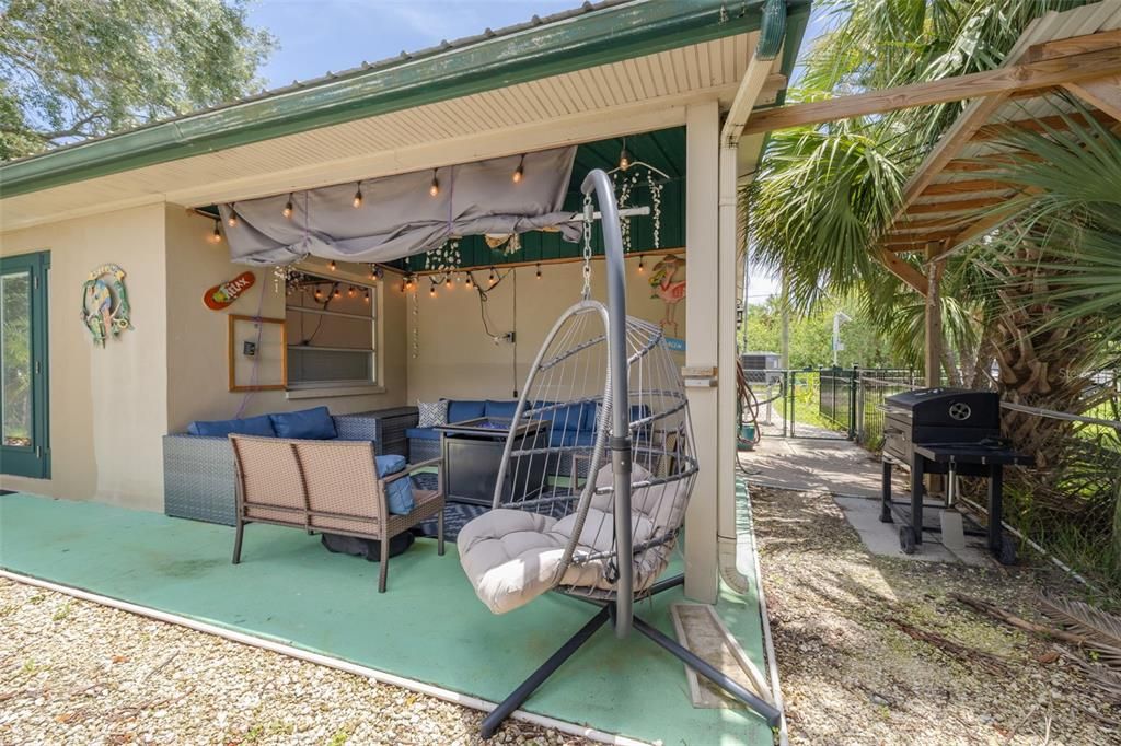 For Sale: $395,000 (2 beds, 2 baths, 1172 Square Feet)