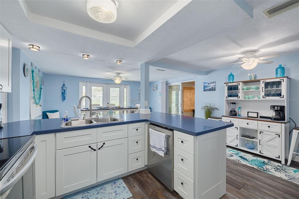 For Sale: $395,000 (2 beds, 2 baths, 1172 Square Feet)