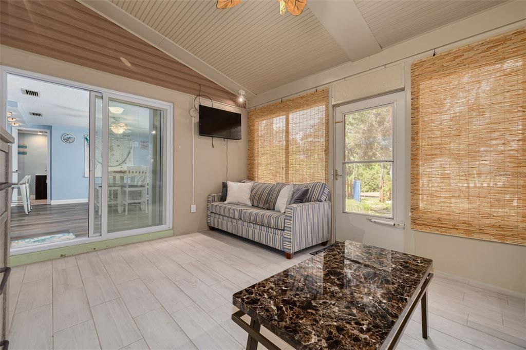 For Sale: $395,000 (2 beds, 2 baths, 1172 Square Feet)