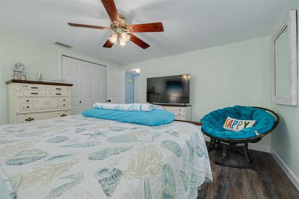 For Sale: $395,000 (2 beds, 2 baths, 1172 Square Feet)