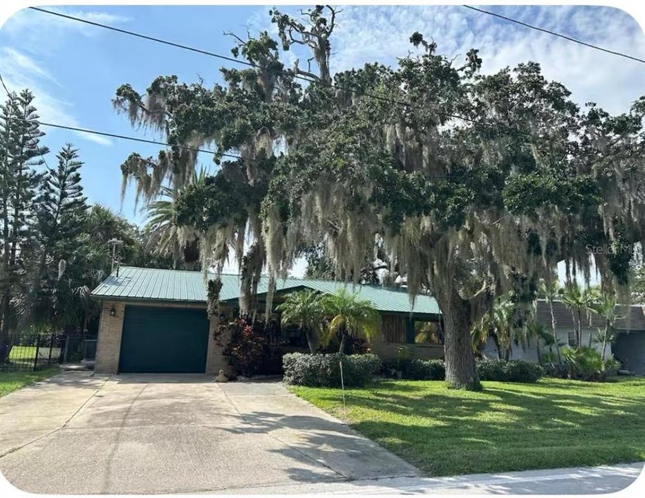 For Sale: $395,000 (2 beds, 2 baths, 1172 Square Feet)