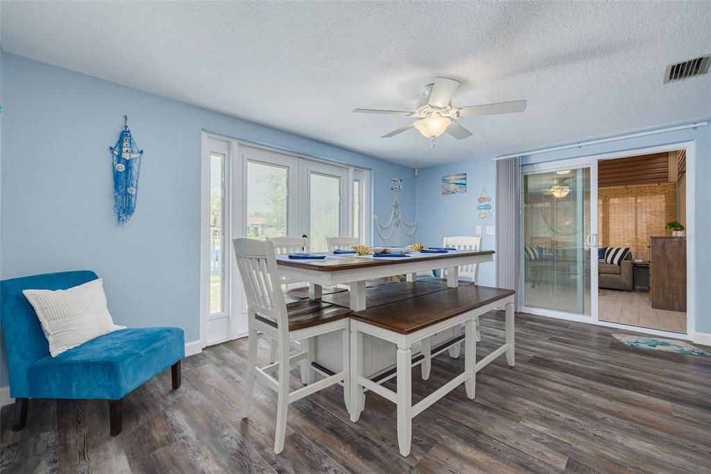 For Sale: $395,000 (2 beds, 2 baths, 1172 Square Feet)