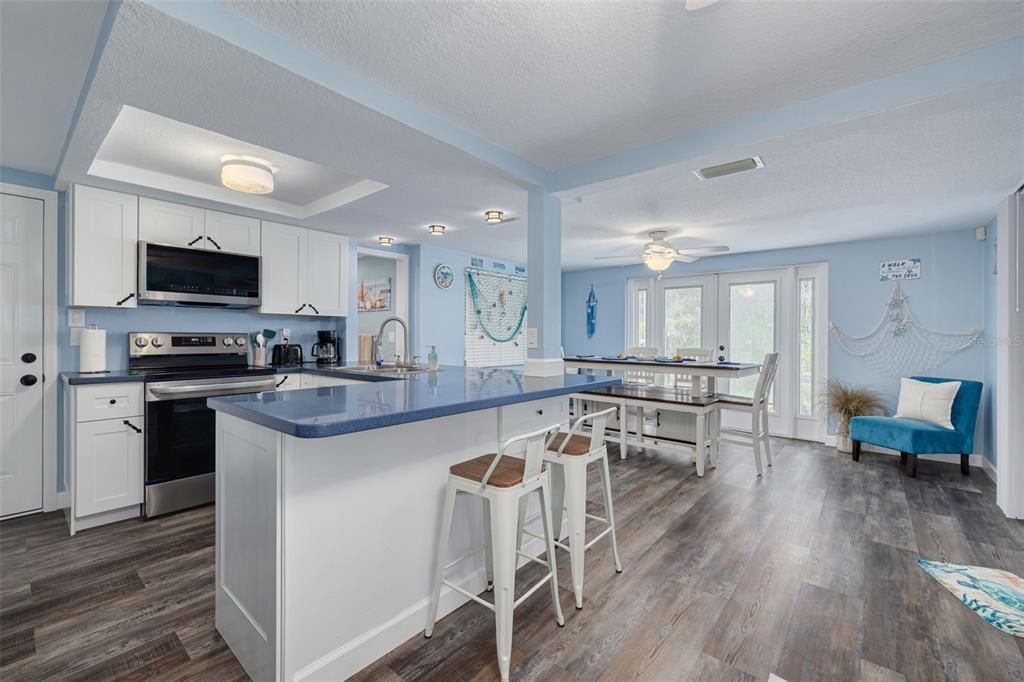 For Sale: $395,000 (2 beds, 2 baths, 1172 Square Feet)