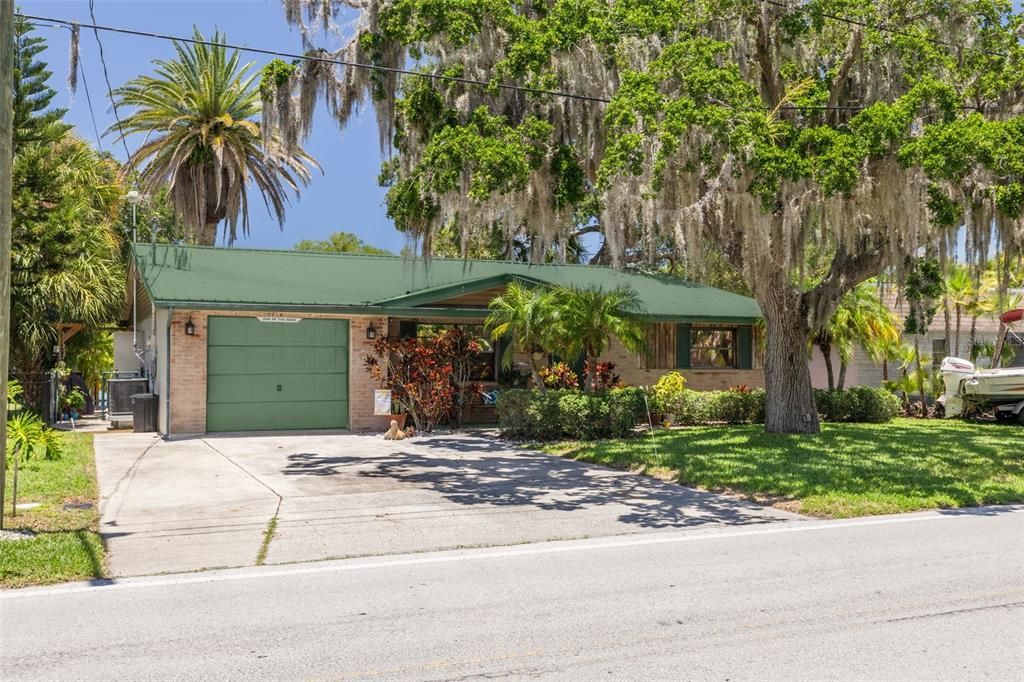 For Sale: $395,000 (2 beds, 2 baths, 1172 Square Feet)