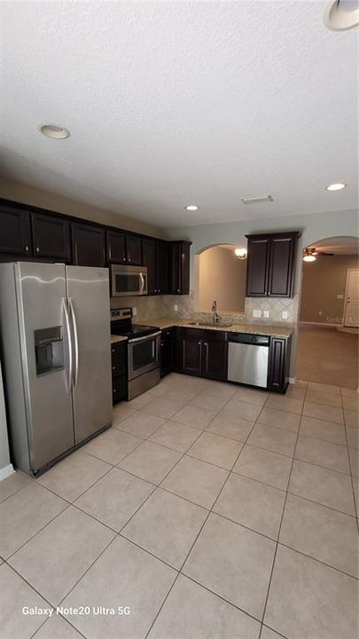 На продажу: $224,900 (2 спален, 2 ванн, 1274 Квадратных фут)