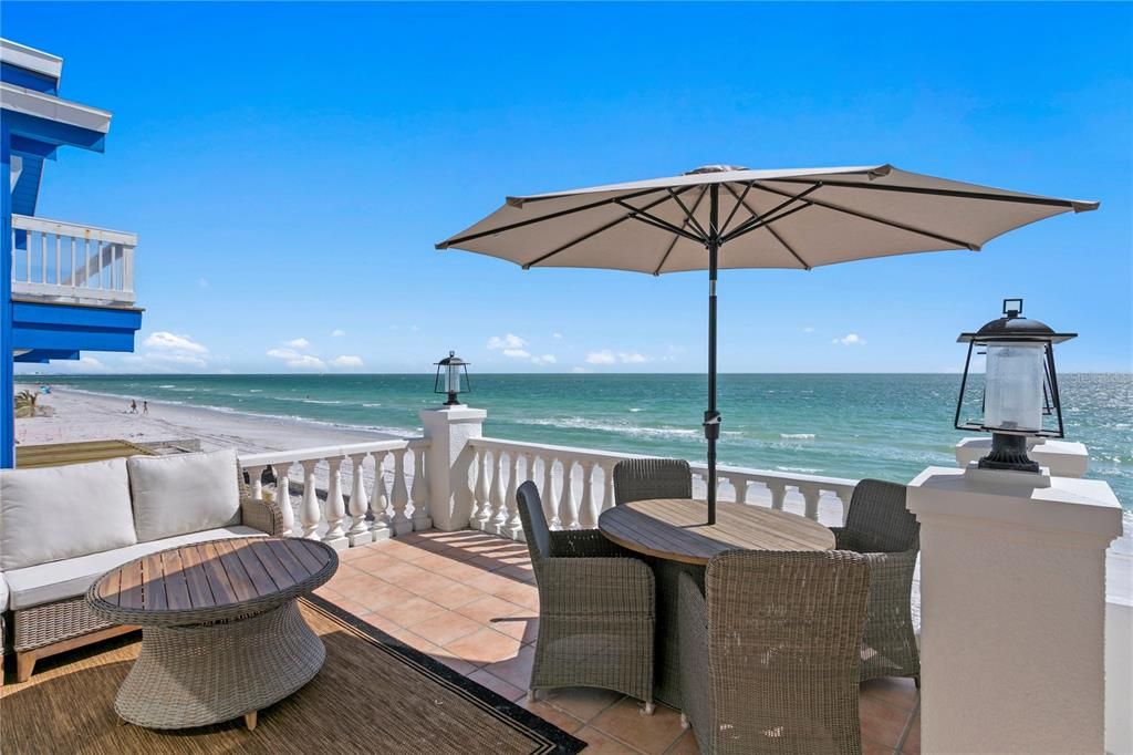 出租: $20,000 (4 贝兹, 3 浴室, 3046 平方英尺)