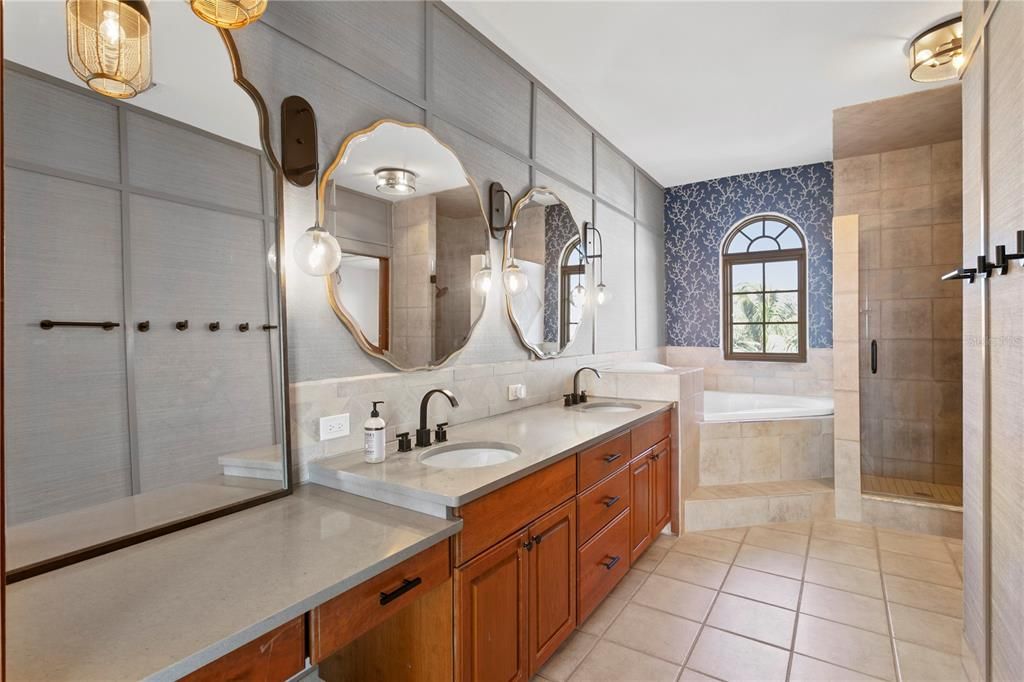 出租: $20,000 (4 贝兹, 3 浴室, 3046 平方英尺)