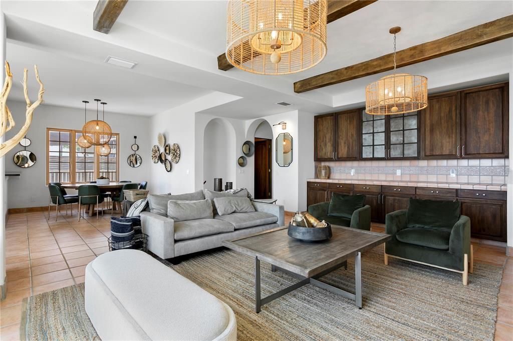 出租: $20,000 (4 贝兹, 3 浴室, 3046 平方英尺)