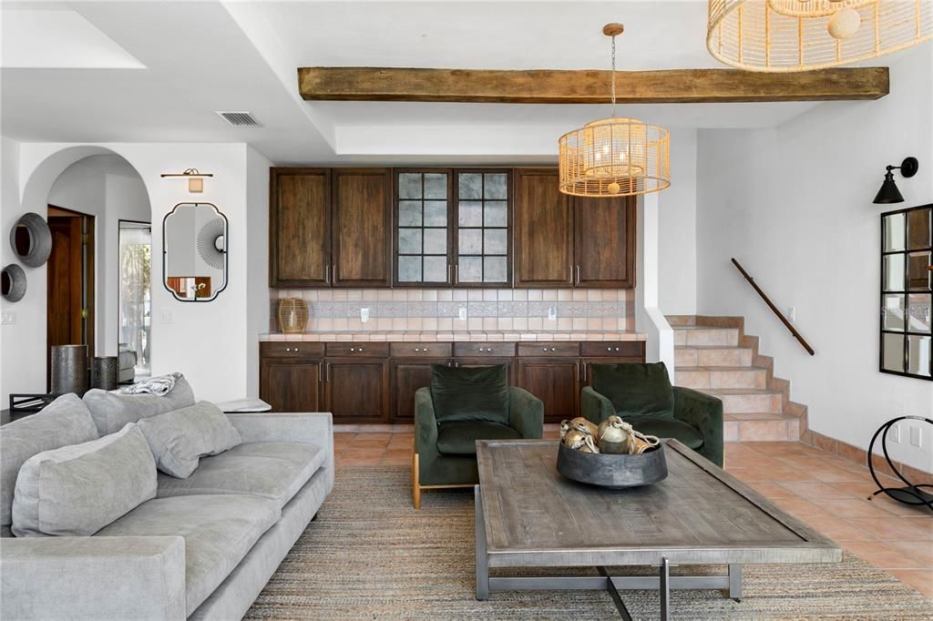 出租: $20,000 (4 贝兹, 3 浴室, 3046 平方英尺)