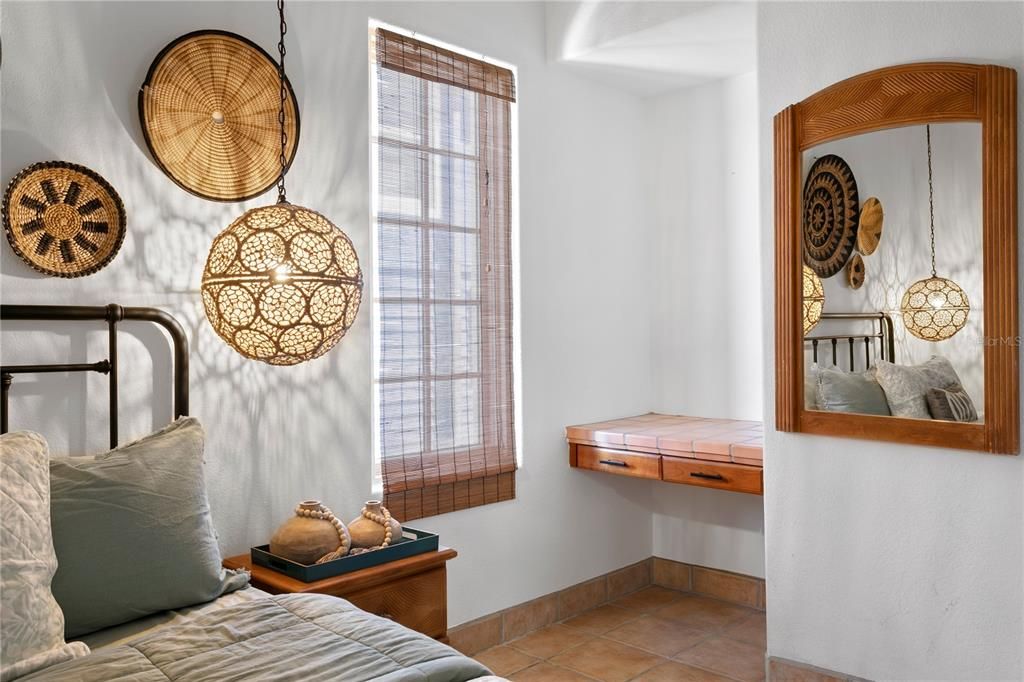 出租: $20,000 (4 贝兹, 3 浴室, 3046 平方英尺)