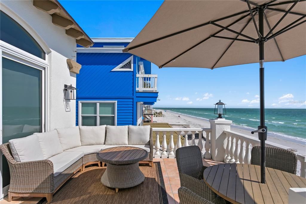 出租: $20,000 (4 贝兹, 3 浴室, 3046 平方英尺)