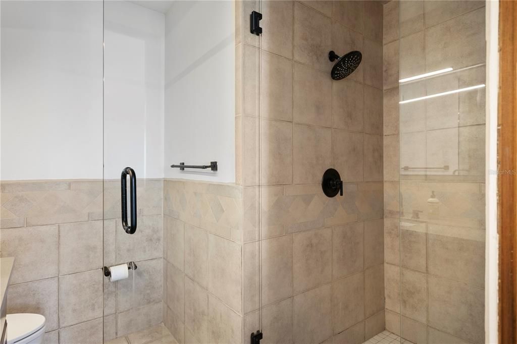 出租: $20,000 (4 贝兹, 3 浴室, 3046 平方英尺)