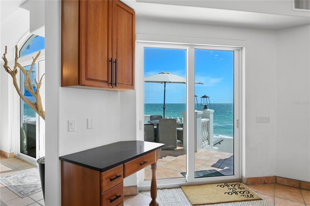 出租: $20,000 (4 贝兹, 3 浴室, 3046 平方英尺)