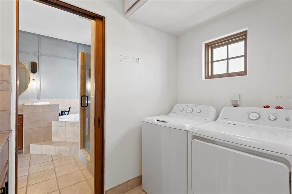 出租: $20,000 (4 贝兹, 3 浴室, 3046 平方英尺)