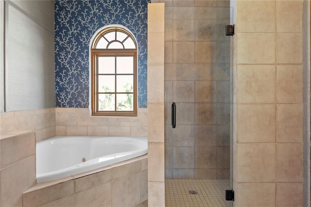 出租: $20,000 (4 贝兹, 3 浴室, 3046 平方英尺)