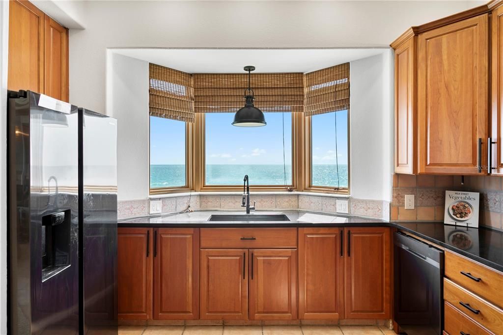 出租: $20,000 (4 贝兹, 3 浴室, 3046 平方英尺)