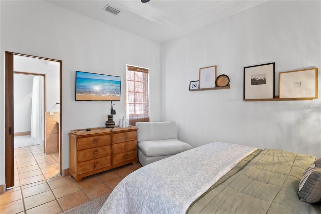 出租: $20,000 (4 贝兹, 3 浴室, 3046 平方英尺)