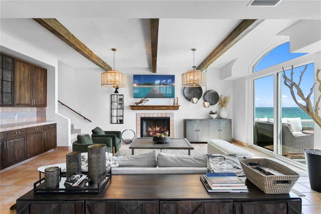 出租: $20,000 (4 贝兹, 3 浴室, 3046 平方英尺)