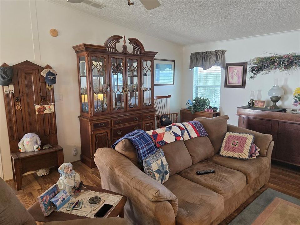 For Sale: $214,000 (2 beds, 2 baths, 1366 Square Feet)