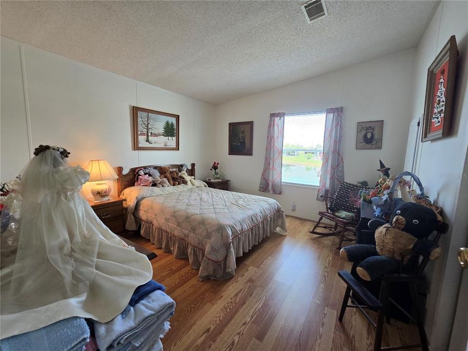 For Sale: $214,000 (2 beds, 2 baths, 1366 Square Feet)