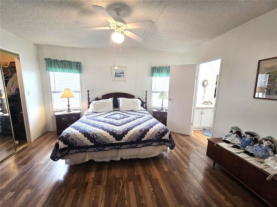 For Sale: $214,000 (2 beds, 2 baths, 1366 Square Feet)