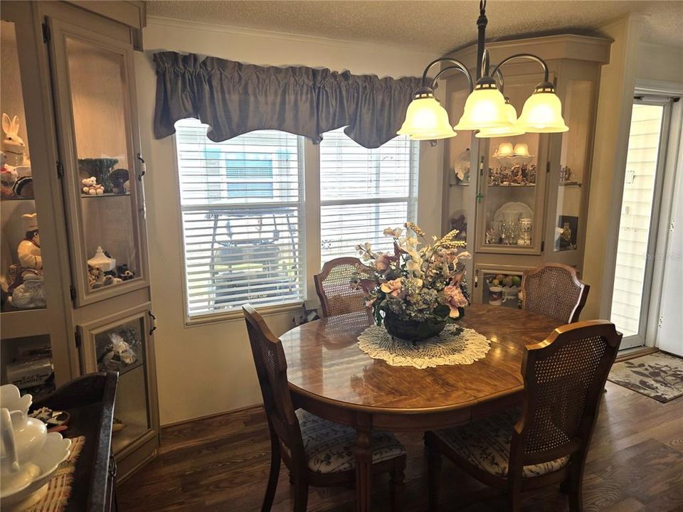 For Sale: $214,000 (2 beds, 2 baths, 1366 Square Feet)